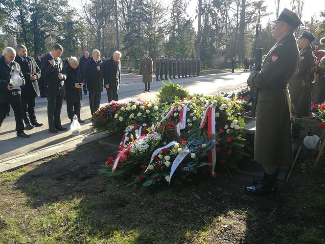 Grób Jana Olszewskiego w 1. rocznicę śmierci