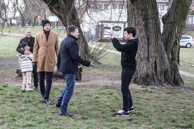 Na Wspólnej odc. 3463. Pedofil (Piotr Rodak), Tadeusz (Jakub Pruski), Darek  (Michał Mikołajczak), Andrzej Zakościelny (Dariusz Niebudek), Marysia (Zuzanna Wieleba)
