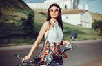 Wiosną łączymy romantyczne sukienki z elementami motocyklowymi. Moto boho to najmodniejszy styl nadchodzącego sezonu! 