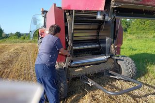 Tragiczne żniwa na Mazowszu. Rolnik wciągnięty przez maszynę.