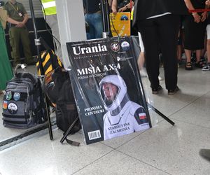 Powitanie Sławosza na warszawskim lotnisku