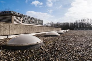 Światło dzienne tam, gdzie go brakuje – świetliki tunelowe 