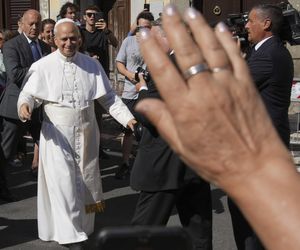 Papież tonie pod listami, dostaje ich 100 kilogramów dziennie. Dochodzą nawet bez adresu