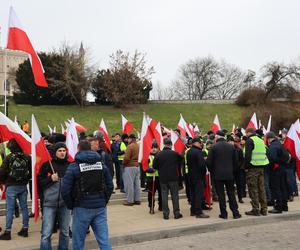 Protest rolników 20 marca w Lublinie. Przeszli ulicami miasta pod LUW