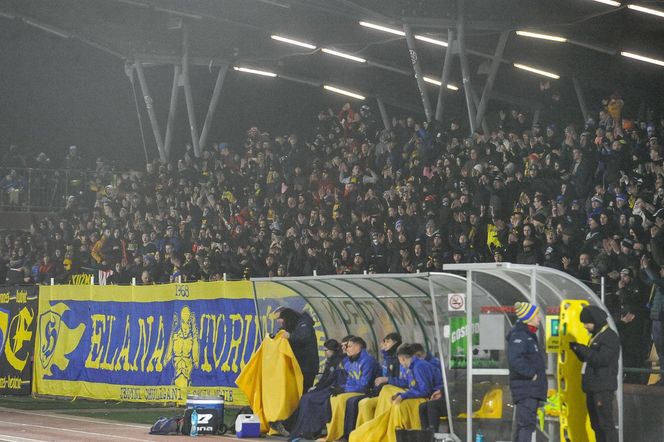 Elana Toruń - Zawisza Bydgoszcz 1:1, zdjęcia kibiców, opraw i piłkarzy ze Stadionu Miejskiego im. Grzegorza Duneckiego