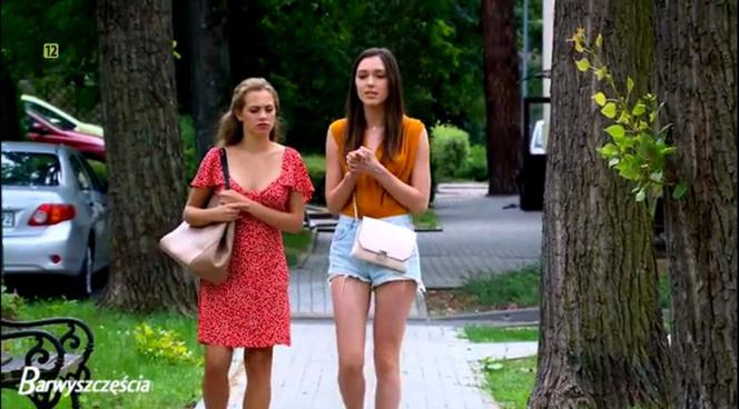 Barwy szczęścia, odcinek 1946. Oliwka (Wiktoria Gąsiewska), Laura (Kim Grygierzec)