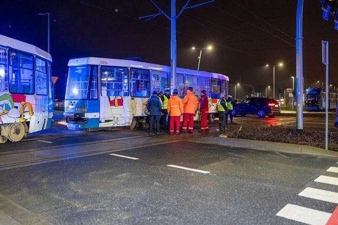 Zderzenie tramwaju linii 10 z autobusem 107 we Wrocławiu