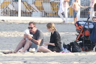 ANDRZEJ CHYRA I PAULINA JAROSZEWICZ Z SYNKIEM NA PLAŻY