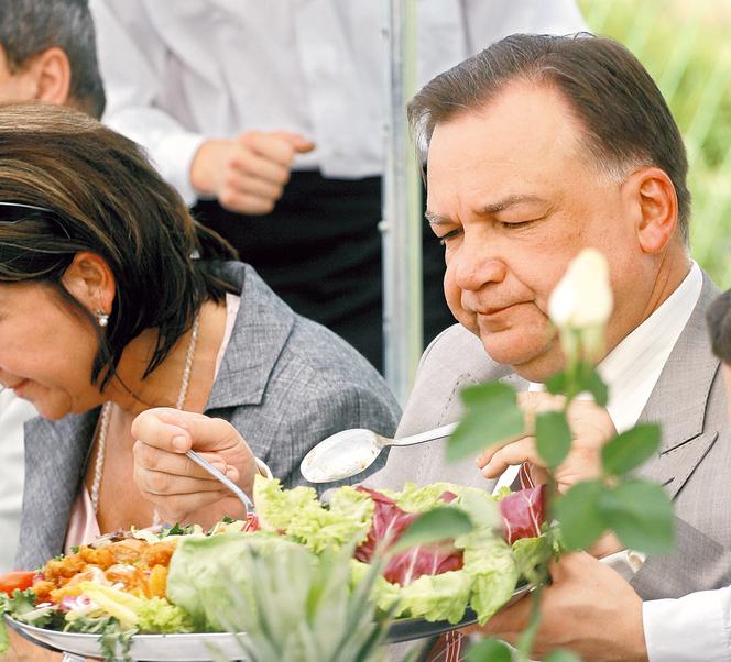 Urzędnikom łakocie, a pasażerom podwyżki