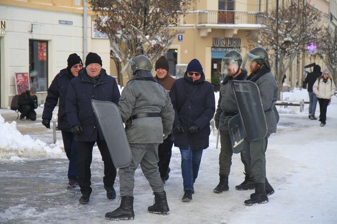 Funkcjonariusze ZOMO w centrum Lublina