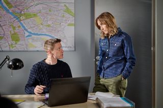 Na Wspólnej odc. 4058: Robert Tadeusiak (Dariusz Wnuk), Iga (Lidia Sadowa)