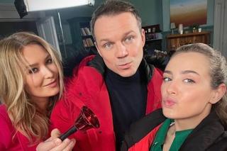 Barwy szczęścia. Bruno (Lesław Żurek), Oliwka (Wiktoria Gąsiewska), Karolina (Marta Dąbrowska)