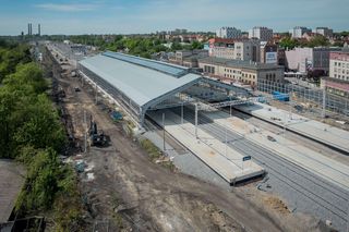 To najbrzydsze dworce kolejowe w Polsce. Zobacz spektakularne metamorfozy 