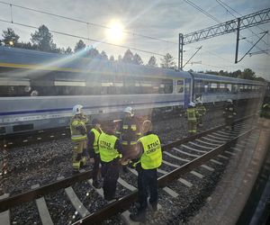 Pociąg przejechał przez semafor i zniszczył rozjazd na CMK w Zawierciu. Komisja PLK ustala okoliczności zdarzenia