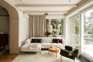 Willa z lat 30. przeszła metamorfozę. Udało się zachować parkiety i zabytkową boazerię