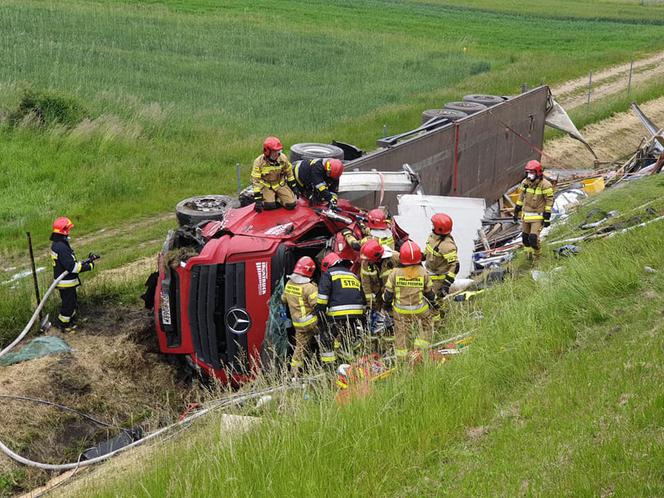 Wypadek na A4 w Imielinie! Ciężarówka runęła z 15 metrów!
