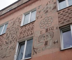 Sgraffito w Białymstoku. Zabytkowe pra-murale rodem z PRL-u