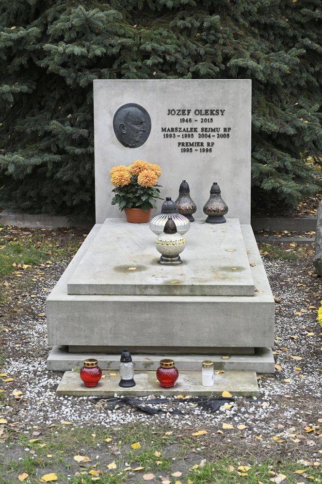 Tu spoczywa Józef Oleksy