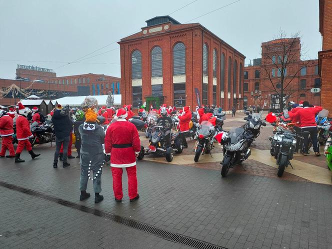 Mikołaje na motocyklach w Manufakturze. Finał corocznej akcji charytatywnej [ZDJĘCIA]