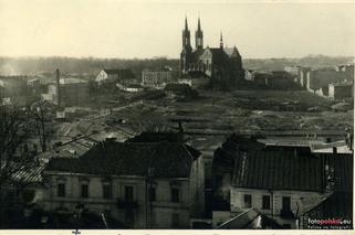 Bazylika archikatedralna Wniebowzięcia Najświętszej Maryi Panny, widok z ulicy Piłsudskiego