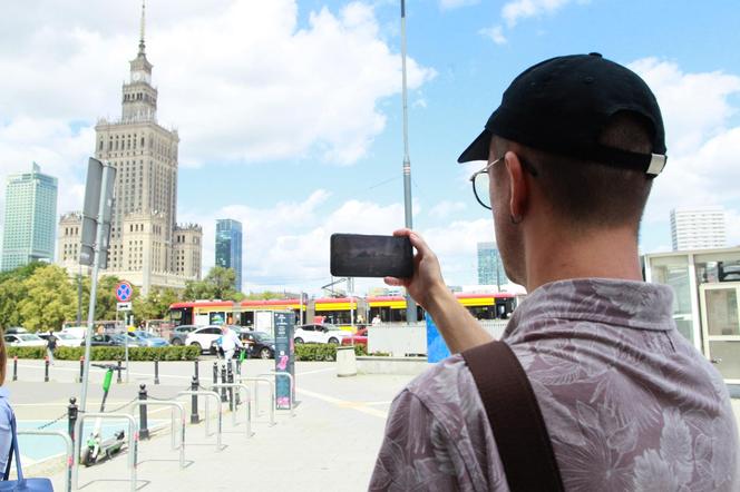 Historyczna Warszawa dostępna na wszystkich smartfonach. To niezwykła podróż w czasie. „To cyfrowe rzemiosło”