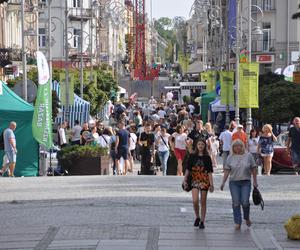 Rzemieślniczy Bazar w Kielcach. Były stoiska handlowe oraz atrakcje