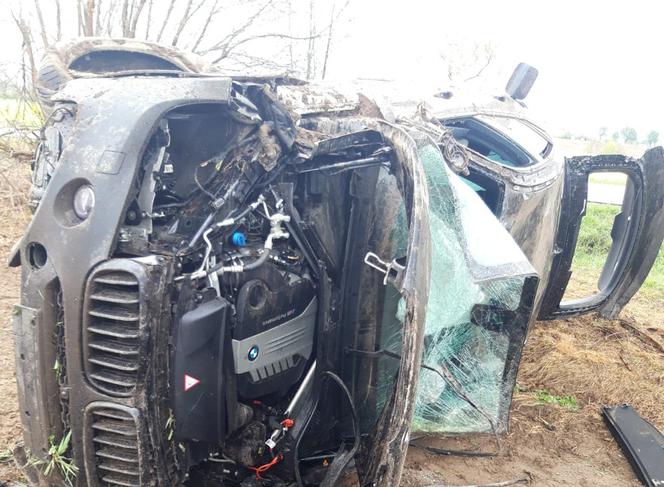 Młody kierowca BMW wypadł z dropgi. Mogło skończyć się TRAGICZNIE 