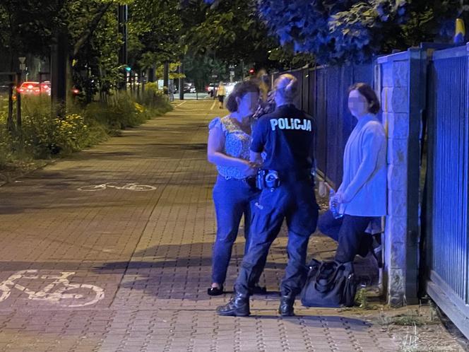 Furiat na dwóch kółkach. Rowerzysta uderzył kobietę na chodniku