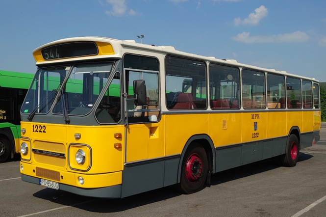Poznań: Historyczny autobus DAF MB200