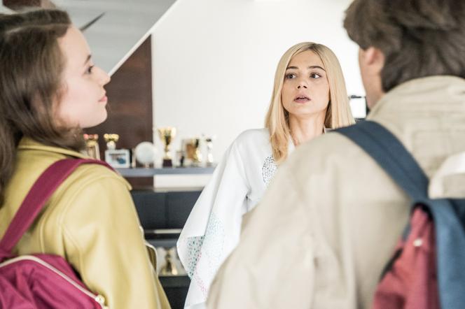 Papiery na szczęście odc. 1. Marta (Adriana Kalska), Maks (Jakub Gąsior), Marysia (Julia Latosińska) 