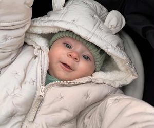 Co za przemiana! Daniel Martyniuk z żoną i dzieckiem na spacerze