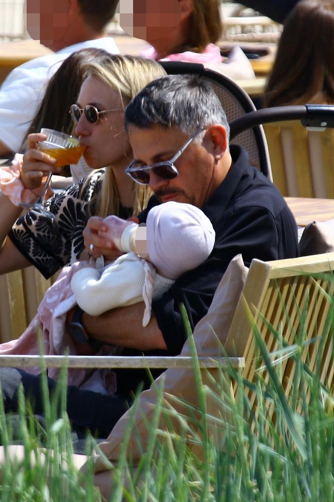 Krzysztof Ibisz je żonie z ręki