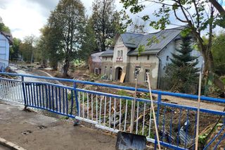 Tak wygląda pęknięty wał na zaporze w Stroniu Śląskim. To tutaj rozpoczął się dramat podczas powodzi 