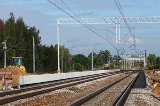 Trwa budowa kładki i przystanku kolejowego na osiedlu Południe. Będzie wprowadzona komunikacja zastępcza 