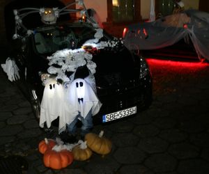 Halloweenowy Zlot Bezdaszników, czyli straszne kabriolety w Tychach. To dopiero wyższy poziom przebierania GALERIA