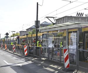  Zderzenie tramwajów w centrum Warszawy. 13 osób rannych, ruch tramwajowy wstrzymany