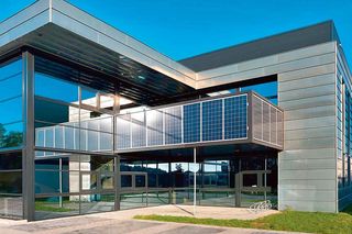 Panele PV na ścianie