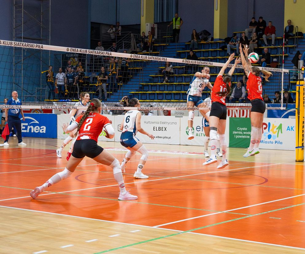 Drugi domowy mecz siatkarek Enea KS Piła przyniósł wiele emocji, choć nie tylko tych, których oczekiwali kibice.