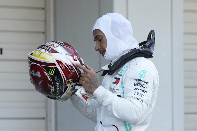 Lewis Hamilton spotkał się z osobami zarażonymi koronawirusem. Teraz wydał oświadczenie