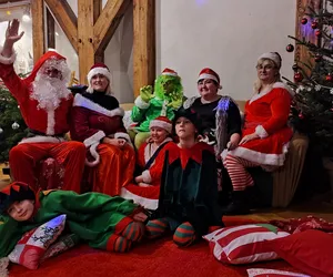 Święty Mikołaj, Elfy, zabawki i prezenty. W Lesznie ruszyła chatka świętego Mikołaja [WIDEO/ZDJĘCIA]