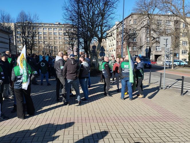 Górnicy protestowali pod ministerstwem przemysłu w Katowicach przeciwko likwidacji KWK Bielszowice