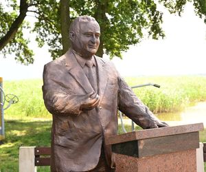 Pomnik Przemysława Gosiewskiego w Dąbkach