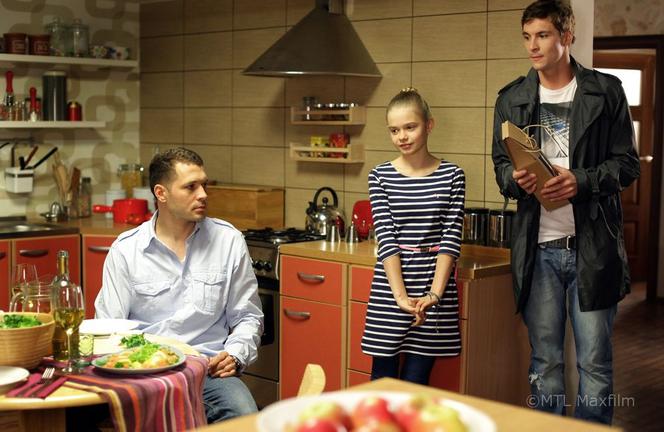 M jak miłość odc. 1003. Zosia (Julia Wróblewska), Tomek (Andrzej Młynarczyk), Marcin (Mikołaj Roznerski)