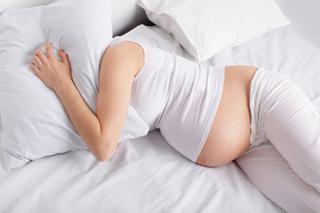 Ból brzucha w ciąży: norma czy powód do niepokoju?