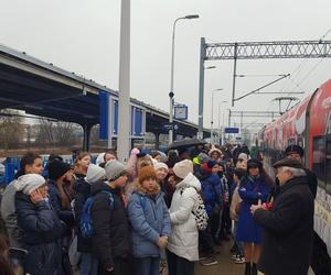 Do Leszna przyjechał „Pociąg Zwycięstwa”. Zorganizowano w nim lekcję historii o Powstaniu Wielkopolskim