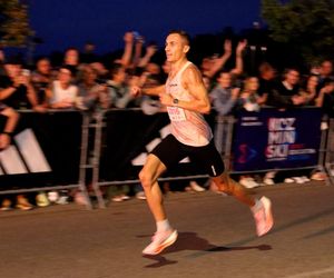 Tłumy wyszły w nocy na ulice. Ludzie klaskali, okrzykom nie było końca