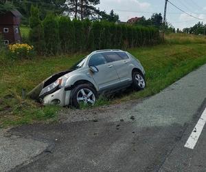 Tymowa. Osobówka zjechała z drogi i uderzyła w betonowy przepust