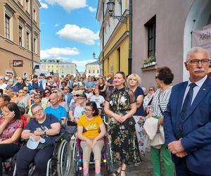 Odsłonięcie tablicy Krzesimira Dębskiego w Zamojskiej Alei Sław