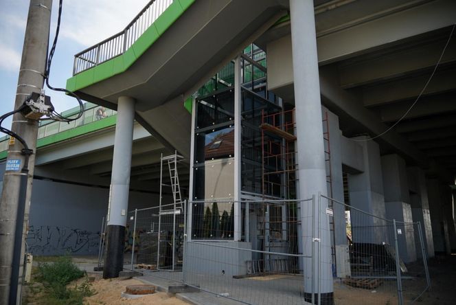 Rewolucja na stacji PKP Gocławek. Drogowcy montują nowe windy. Co się zmieni?