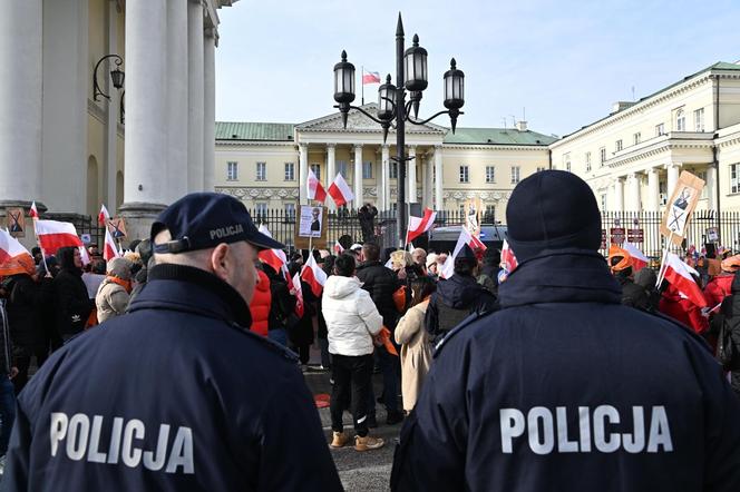 Protest kupców z Marywilskiej przed ratuszem